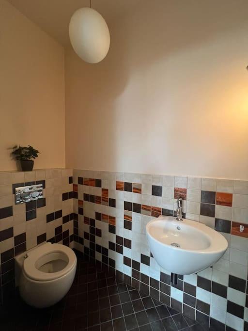 Old Town Apartment With Free Parking Vilnius Esterno foto