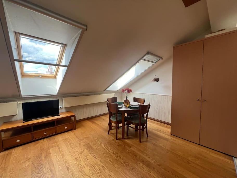 Old Town Apartment With Free Parking Vilnius Esterno foto
