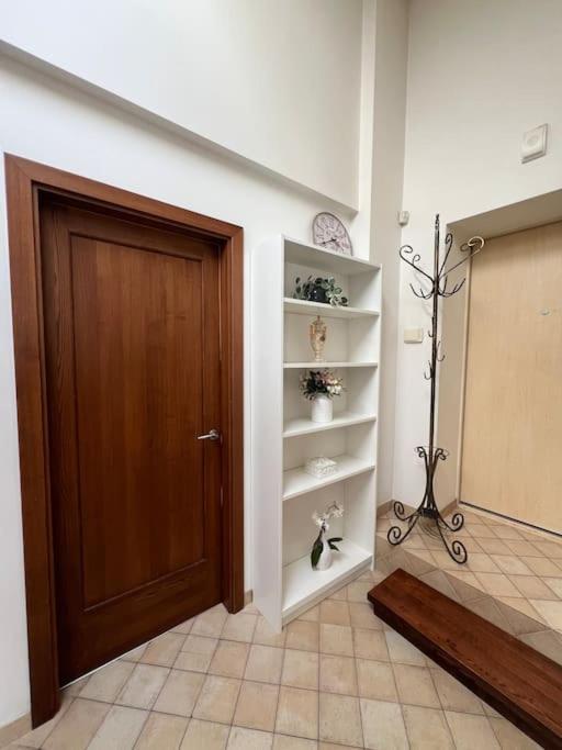 Old Town Apartment With Free Parking Vilnius Esterno foto